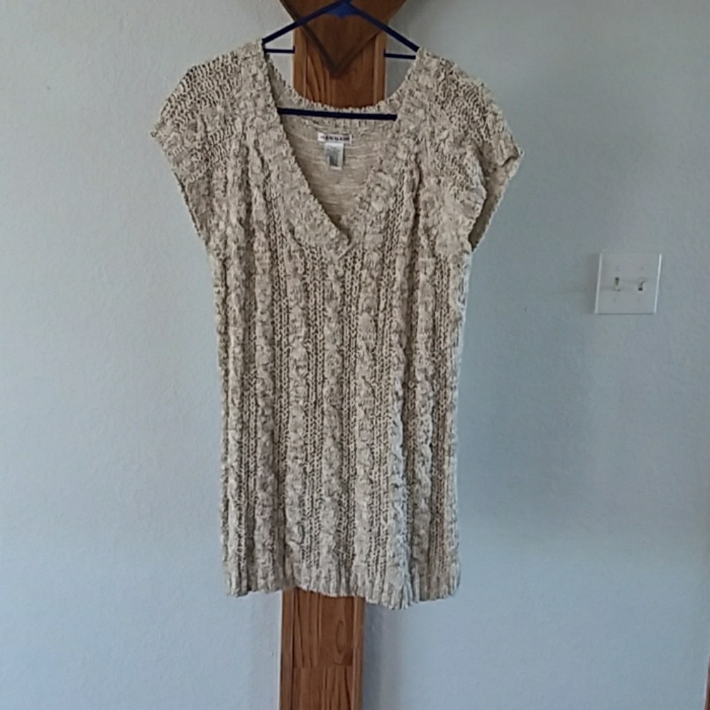 Short sleeve sweater